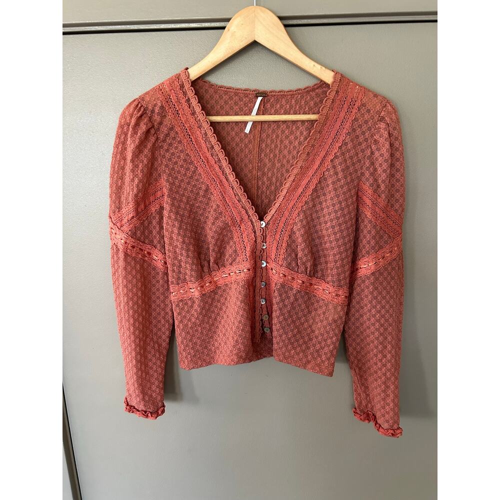 Free People Kika Top CoralPink LaceyVNeck ButtonFront Blouse Boho indie festival - Picture 8 of 16